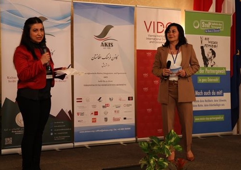 Friba Charkhi und Maryam Singh
